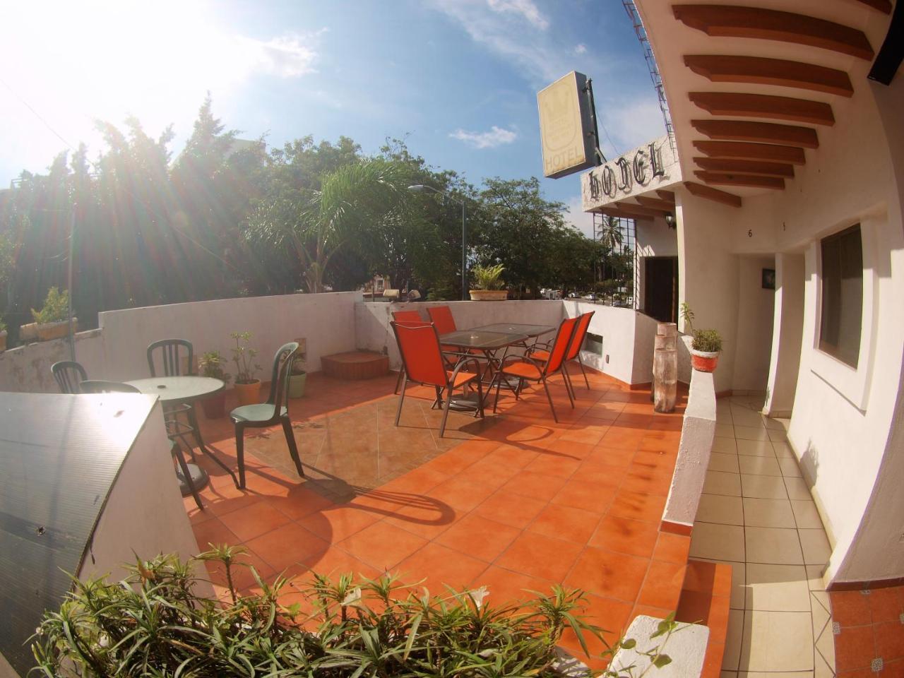 Hotel Hospedajes Del Rey Colima Exterior photo